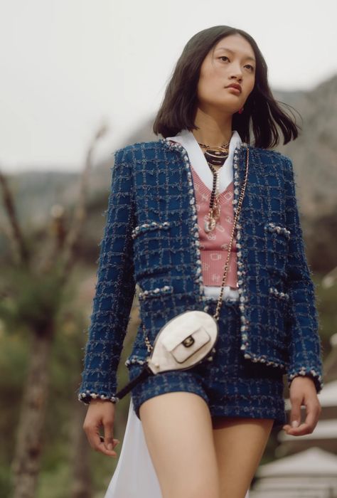 Cruise 2022/23 - Look 37 — Fashion | CHANEL Chanel Tweed Outfit, Tweed Outfits, Bridal 2023, Supermodel Fashion, Chanel 2023, Chanel Tweed Jacket, Tweed Outfit, Coco Chanel Fashion, Chanel Top