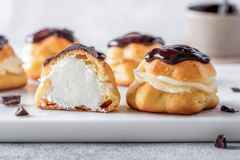 Classic Eclair Recipe, Eclair Cream, Types Of Pastry, Eclair Recipe, Chantilly Cream, Blue Food Coloring, Choux Pastry, Pastry Cream, Waffle Cones