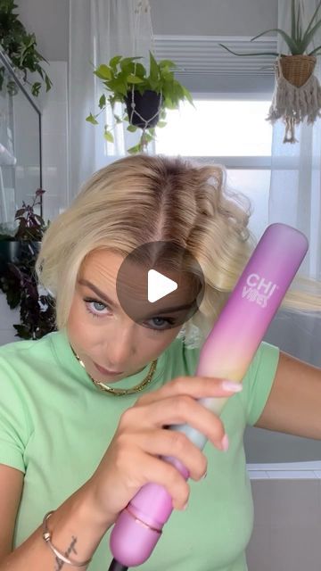 Crimped Hairstyles For Short Hair, Hair Curler Short Hair, Crimped Pixie Hair, Crimp Short Hair Waves, Short Crimped Bob, Crimped Hair Short Bob, Curls For Bob Hair, Short Hair Crimped Hairstyles, Hair Crimping Tutorial