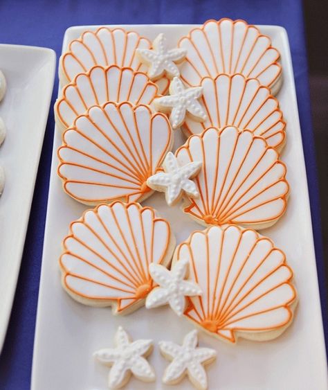 shell cookies Goldfish Party, Seashell Cookies, Beach Cookies, Summer Cookies, Fancy Cookies, Beautiful Cookies, Under The Sea Party, Cookie Inspiration, Cute Cookies