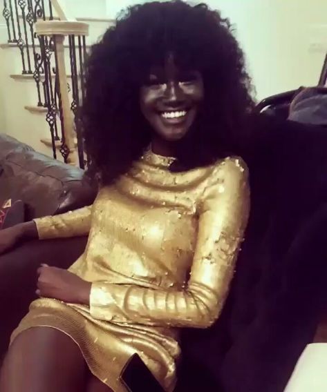 Khoudia Diop on Instagram: “@moni.moca you're the best 😘 #blackgirlmagic #melanin #darkskin #beauty #blackgirlsrock #melaninpoppin #melaninmagic #darkbeauty #glow” Khoudia Diop, Nyc Model, Melanin Poppin, Favorite Hairstyles, You're The Best, Brown Girl, Black Model, Dark Beauty, Girls Rock