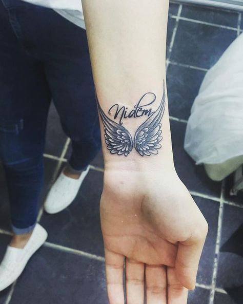 Wing Tattoos On Wrist, Alas Tattoo, Rip Tattoo, Petit Tattoo, Remembrance Tattoos, Wing Tattoo, Inspiration Tattoos, Dad Tattoos, Wrist Tattoos For Women