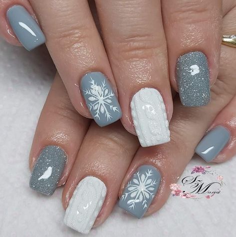 Christmas Tree And Snowflake Nails, December Acrylic Nails Short, Grey Xmas Nails, Gray And White Winter Nails, Cute Snowflake Nails, Gray Snowflake Nails, Grey Sweater Nails, Winter Sweater Nail Designs, Square Nail Designs Winter