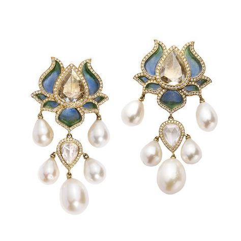 Gem Palace, Polki Jewellery, Jewelry Design Earrings, India Jewelry, Fresh Water Pearls, Gold Earrings Designs, Water Pearls, Holiday Jewelry, Traditional Jewelry