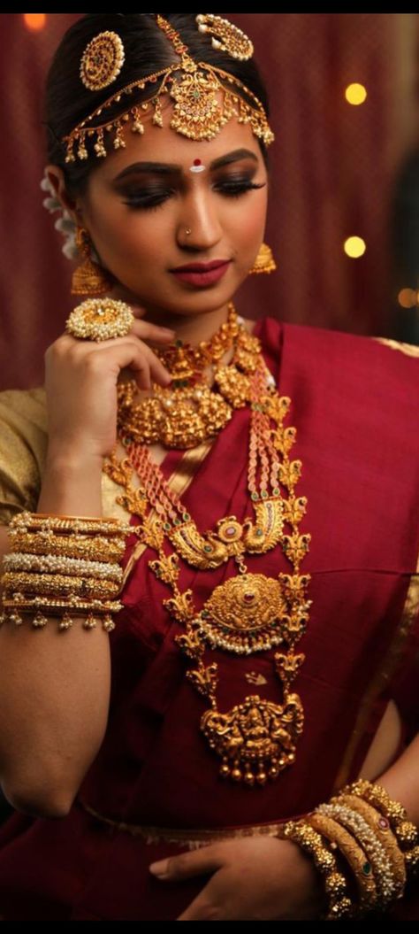 Matha Patti Bridal, Maang Tika, Indian Bride Makeup, Matha Patti, Bride Portraits, Jewellery Indian, Wedding Saree Indian, Indian Necklace, Head Jewelry