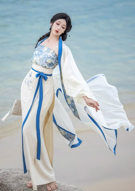 Chinese Clothing Modern, Chinese Dress Modern, Hanfu Modern, Traditional Asian Dress, Transitional Fashion, Chinese Heritage, Chinese Traditional Dress, Traditional Chinese Clothing, Dunhuang