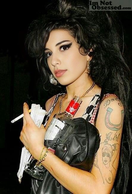 Amy Wine, Amy Winehouse Style, Amy W, Amazing Amy, Drinking Alcohol, Amy Winehouse, Slipknot, Girl Bands, Hendrix