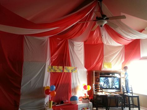 DIY Carnival circus tent. Roll of red & white tablecloths. Secure to ceiling. Then use thumbtacks to attach where the ceiling meets the wall. Diy Circus Tent, Circus Tent Craft, Tent Craft, Diy Marquee Letters, Carnival Tent, Diy Tulle, Diy Carnival, Creepy Carnival, Halloween Circus