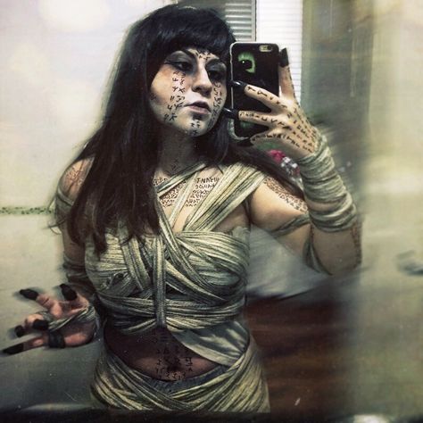 Ahmanet Costume, The Mummy Cosplay, Ahmanet The Mummy, Mummies Costume, Mummy Makeup Halloween, Egyptian Mummy Costume, Princess Ahmanet, Mummy Cosplay, Mummy Makeup