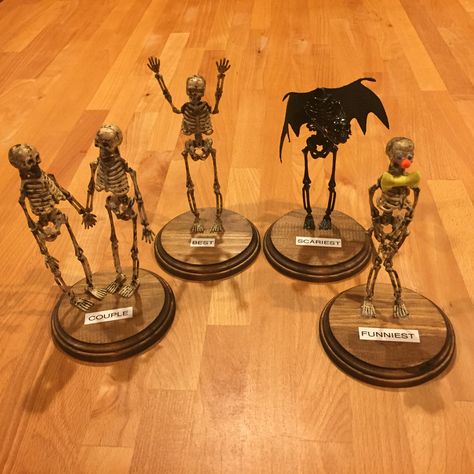 Diy Trophies, Diy Trophy, Halloween Foods, Bff Halloween Costumes, Haunted Halloween, Halloween Miniatures, Birthday Halloween Party, Halloween Food For Party, Halloween Make Up