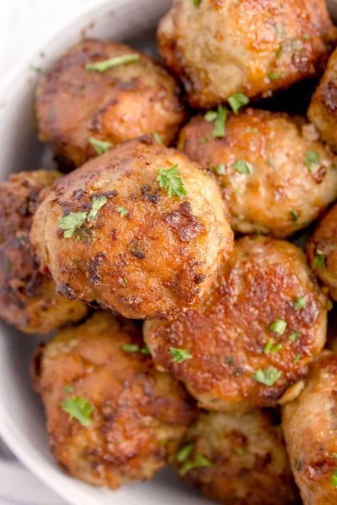 Meatballs Without Breadcrumbs | Everyday Family Cooking Meatball Recipe No Breadcrumbs, Healthy Beef Meatballs, Meatball Recipe Without Breadcrumbs, Turkey Meatballs Without Breadcrumbs, Meatballs Without Breadcrumbs, Turkey Sausage Meatballs, Homemade Turkey Meatballs, Homemade Meatballs Easy, Spaghetti Meatball Recipes