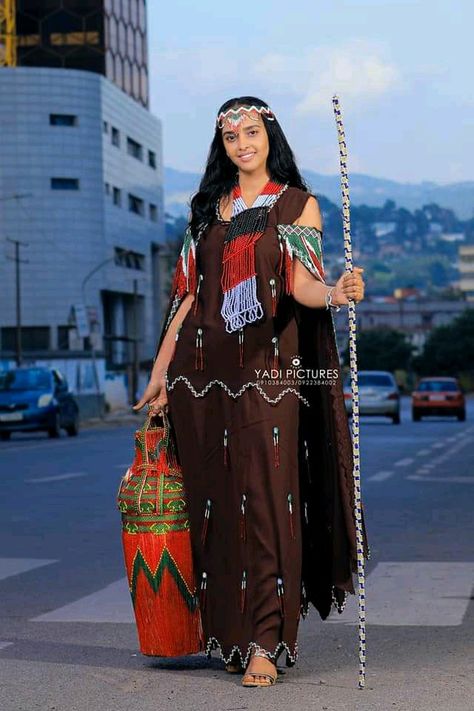 Arsii Oromo women dress and holding Sinqee by her left hand Oromo Cultural Dress, Kitenge Designs Dresses, Oromo People, Cultural Dress, Kitenge Designs, Ethiopian Clothing, Ethiopian Women, African Attire Dresses, Traditional African Clothing