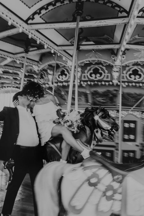 Carousel Photoshoot, Carnival Photo Shoots, Janes Carousel, Anniversary Photography, Carnival Wedding, Engagement Shots, Brooklyn Bridge Park, Anniversary Photoshoot, Engagement Inspo