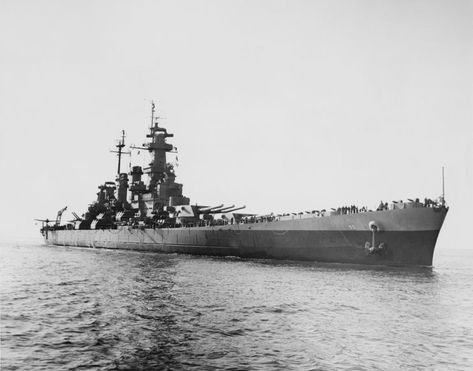 The USS North Carolina Was a Nightmare for Japan During WWII Guadalcanal Campaign, Battleship North Carolina, Martin Munkacsi, Uss North Carolina, German Propaganda, Battle Of Stalingrad, Pearl Harbor Attack, Iwo Jima, A Nightmare