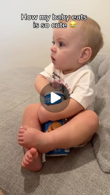 Full Tummy Cartoon, Baby Humour, Baby Humor, Funny Babies Laughing, Funny Baby Videos, Funny Baby Faces, Funny Baby Pictures, Chubby Babies, Teaching Toddlers