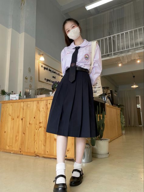 School Long Skirt Outfits, Long Skirt School Uniform, Long Skirt Uniform, Thai Student Uniform, Uniform Long Skirt, Korean Uniform School, Long Dress Korean Style, Blusas Satin, Long Dress Korean