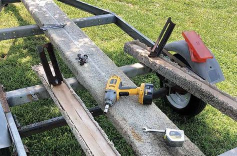 Boat Trailer Ideas, Jon Boat Trailer, Boat Trailer Parts, Boat Wiring, Sailing Life, John Boats, Boating Tips, Fishing Toys, Boat Restoration