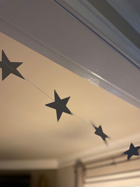 Stars Decorations Party, Stargirl Aesthetic Room Decor, Star Bday Party Ideas, Midnight Theme Party, Star Birthday Theme, Star Party Decorations, Star Themed Party, Pjs Party, Stars Garland