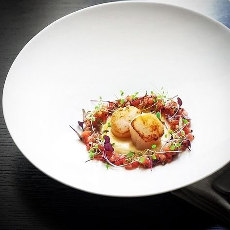 Recipe by  EddieHuynh | Seared Scallops with cauliflower puree, pico de gallo. | Cookniche, linking the culinary world Gourmet Food Plating, Cauliflower Puree, Seared Scallops, Scallop Recipes, Fine Dining Recipes, Molecular Gastronomy, Scallops Seared, Pureed Food Recipes, Fine Food