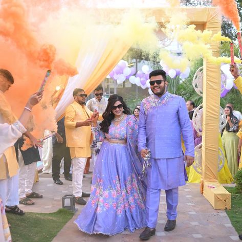 Unveiling love Bollywood style! 💜 Purple & white balloons combination for the bride & groom, infusing for haldi function with Bollywood magic 💫💃🏻 . . . . . . . . . . #weddingdecor #weddingplanning #wedingsutra #decorsutra #wedding #weddingplanner #shaadi #couple #wedding #indianwedding Haldi Ceremony Outfit Purple, Levender Haldi Outfit, Haldi Outfits For Bride And Groom, Mayra Function Dress, Haldi Ceremony Outfit For Bride, Haldi Outfits For Bride, Haldi Look For Bride, Haldi Dress Ideas, Love Bollywood