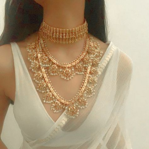 Unique Gold Jewelry Designs, Pause Button, Indian Wedding Jewelry Sets, Most Paused Movie Scenes, The Pause, Indian Bridal Jewelry Sets, Bridal Jewellery Design, Fancy Jewellery Designs, Jewelry Set Design