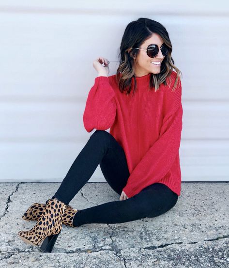 Leopard Shoes   Fall Sweaters Under $50! Looks Jeans, Leopard Print Shoes, Leopard Shoes, Winter Mode, Print Shoes, Red Sweater, Looks Chic, Red Outfit, Fall Sweaters