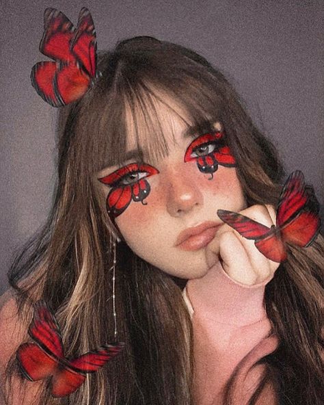 Red Butterfly Eye Makeup, Butterfly Wings Makeup, Artistic Eye Makeup Creative, Red Butterfly Makeup, Eye Makeup Inspo Creative, Butterfly Face Makeup, Butterfly Makeup Easy, Butterfly Makeup Halloween, Purple Butterfly Makeup