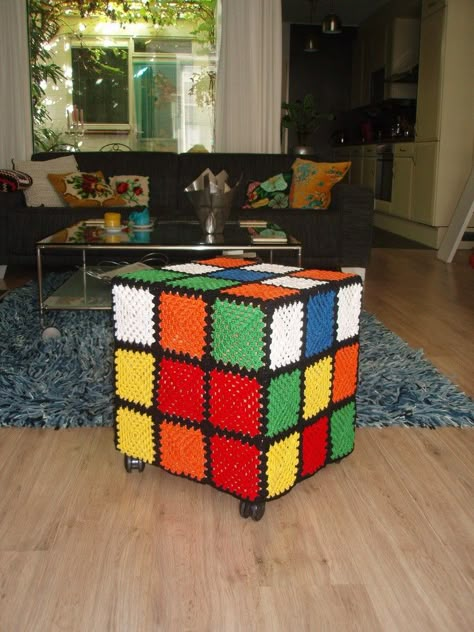 Rubiks Cube Crochet, Crochet Cricut Ideas, Crochet Rubix Cube, Crochet Furniture, Rubik's Cube, Crochet Cushions, Crochet Home Decor, Crochet Square Patterns, Fun Crochet Projects