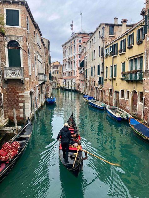 What to wear in Venice in Winter (December, January & February) - Wear When What Why Venice Winter Fashion, Venice In February, Venice In December, Venice December, What To Wear In Venice, Venice In January, Venice In November, Venice Winter, Italy In January