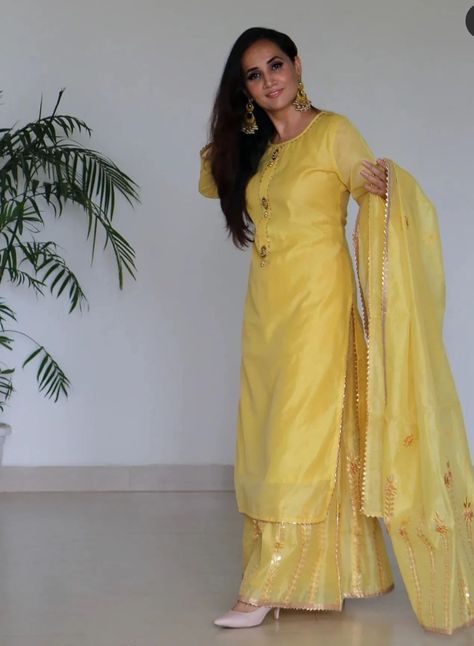 Lemon Colour Dress, Makeup Poses, Latest Kurti Designs Pattern, Chudidhar Designs, Easy Diy Fashion, Haldi Dress, Basic Mehndi, Simple Kurta Designs, Womens Trendy Dresses