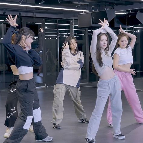 Kpop Dance Practice Aesthetic, Kpop Dance Aesthetic, Kpop Trainee Aesthetic, Dance Practice Aesthetic, Trainee Aesthetic, Trainee Life, Kpop Trainee, Idol Life, Dream Life Goals