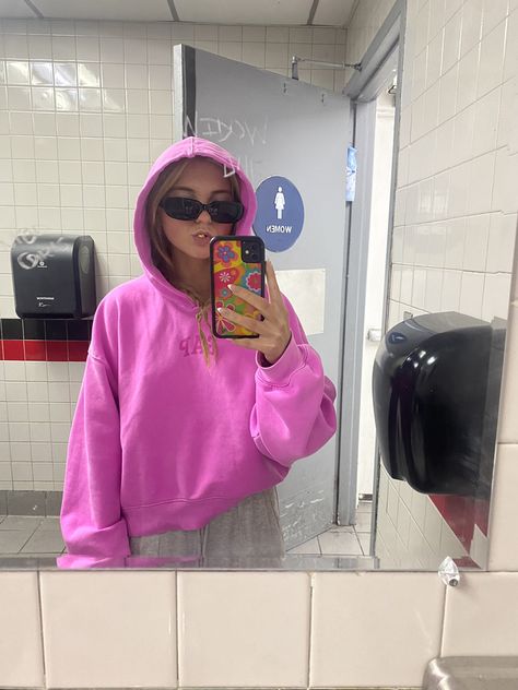 Pink Gap Hoodie Outfit, Pink Hoodie Outfit Aesthetic, Gap Hoodie Outfit, Pink Gap Hoodie, Pink Hoodie Outfit, Hoodie Outfit Aesthetic, Hoodie Gap, Gap Outfits, Outfit Inso