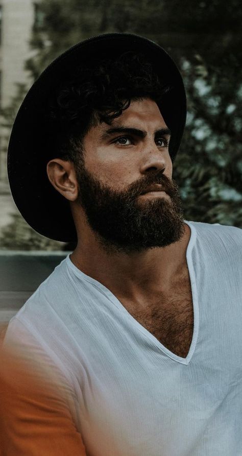 Casual Dress For Men, Medium Beard Styles, Popular Beard Styles, Beard Trend, Men Fashion 2020, Long Beard, Estilo Hipster, Best Beard Styles, Perfect Beard