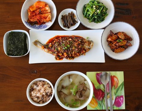 Korean Bapsang, Dinner Table Settings, Korean Dinner, Korean Breakfast, Food Events, Healthy Dog Treat Recipes, Dog Treat Recipes, Easy Healthy Breakfast, A Typical