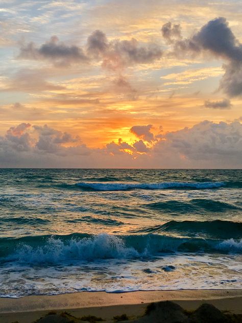 Seascape Aesthetic, Ocean Waves Photography, Seascapes Art, Waves Photography, Seascape Photography, Ocean Pictures, Pretty Landscapes, Pretty Sky, Ocean Painting