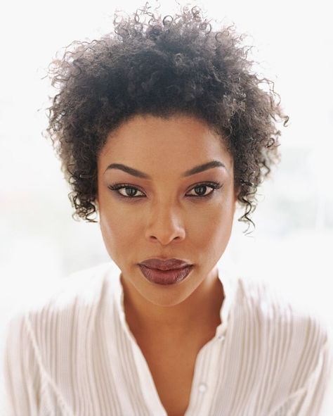 Sophie Okonedo has always been on my radar ever since I heard her name, her father is a Nigerian, and I am originally from Nigeria, so her name caught my attention. I am in awe of this beauty muse.… Afro Look, Sophie Okonedo, Celebrity Photography, Hair Styles 2014, Hair 2018, Celebrity Portraits, Black Is Beautiful, Prom Hair, Black Women Hairstyles