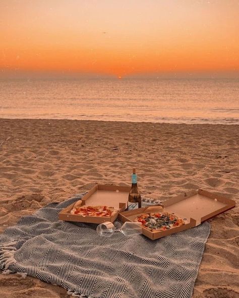 EVA on Twitter: "a date. 🍷🍕… " Evening Vibes, Dream Dates, Picnic Inspiration, Cute Date Ideas, Beach Date, Dream Date, Picnic Date, Summer Sunset, Beach Picnic