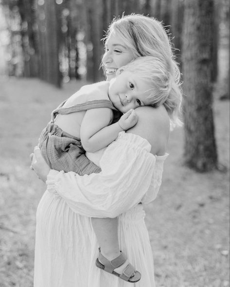 Maternity photography with toddler Maternity Photo Family Outfits, Maternity Family Photo Poses, Maternity Picture With Toddler, Maternity Photography With A Toddler, Family Of 4 Maternity Picture Poses, Maternity Photo Family, Toddler Maternity Photos, Maternity Poses With Family, Maternity Photography Toddler