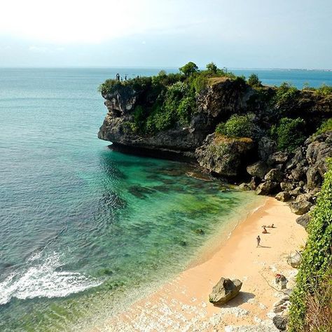 regram @ourlonelyplanet Balangan Beach, Jimbaran, Bali. Ph… | Flickr Balangan Beach Bali, Jimbaran Bali, Surfer Dude, Jimbaran, Skate Park, Book Fandoms, Hotel Restaurant, Beach Club, Backpacking