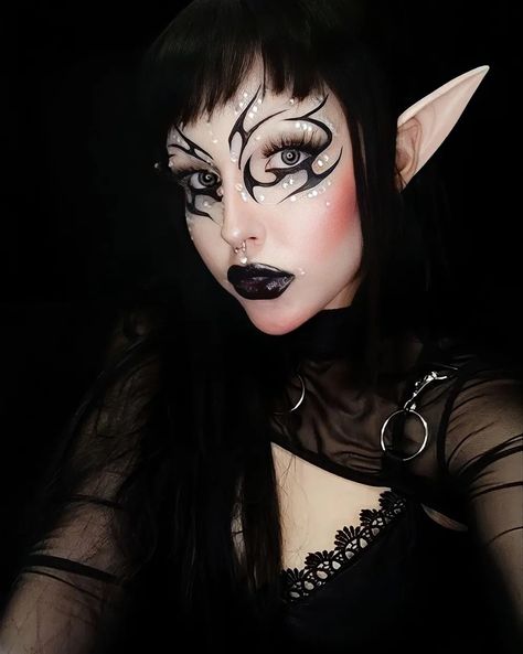 Dark Elf Goddess, Gothic Elf Makeup, Fairy Goth Makeup, Dark Elf Cosplay, Dark Elf Makeup, Dark Elf Costume, Goth Elf, Dark Fairy Makeup, Goth Pirate