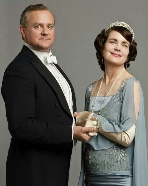 Lord & Lady Grantham, Downton Abby Cora Crawley, Robert Crawley, Downton Abbey Costumes, Downton Abbey Series, Lady Sybil, Elizabeth Mcgovern, Hugh Bonneville, Downton Abbey Style, Julian Fellowes