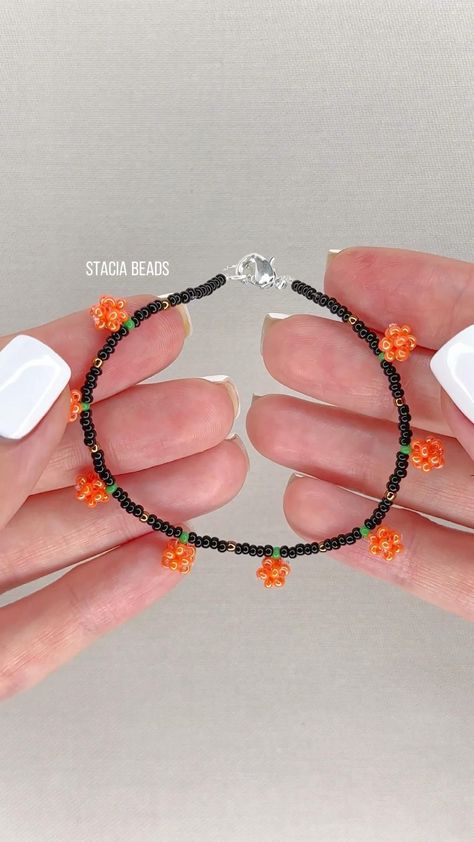 #beads #beading #halloween #tutorial #бисероплетение#braceletideas,#diyjewelry, #jewelrydiyideas, #jewelrybeads, #beads Halloween Beaded Jewelry, Jewelry For Summer, Summer Jewelry Trends, Diy Beaded Rings, Halloween Tutorial, Diy Jewelry Unique, Beaded Bracelets Tutorial, Beaded Jewlery, Bead Charms Diy