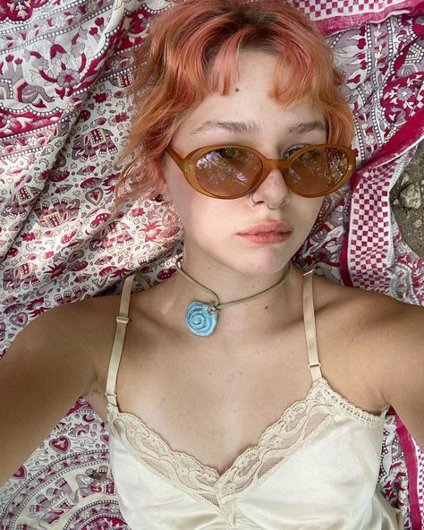 Madelyn Layer, Layer Outfits, Small Head, Hair Inspo Color, Round Sunglass Women, Look Cool, New Hair, Hair Inspo, Cute Hairstyles