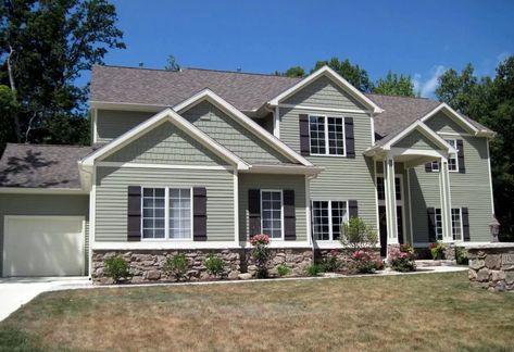 22 Sage Green House Exterior Ideas With Photos Sage Green House Exterior, Green Siding House, Green House Color, Sage Green House, Green Exterior Paints, Green Exterior House Colors, Green House Exterior, Green Siding, Exterior House Siding