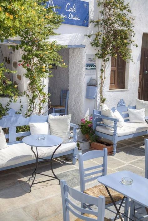 Serifos Greece, Traditional Cafe, Greek Cafe, Greek Garden, Greek Decor, Deco Marine, Greek Restaurants, Greek House, Style Deco