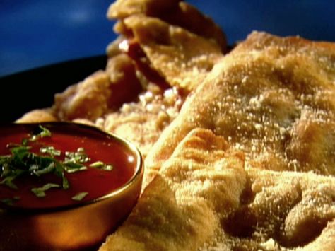 Crispy Deep-Fried Pizza recipe from Guy Fieri via Food Network Deep Fried Pizza, Fried Pizza, Perfect Pizza Dough, Calzone Pizza, Pizza Fries, Deep Fried Food, Guy Fieri, Large Pizza, Perfect Pizza