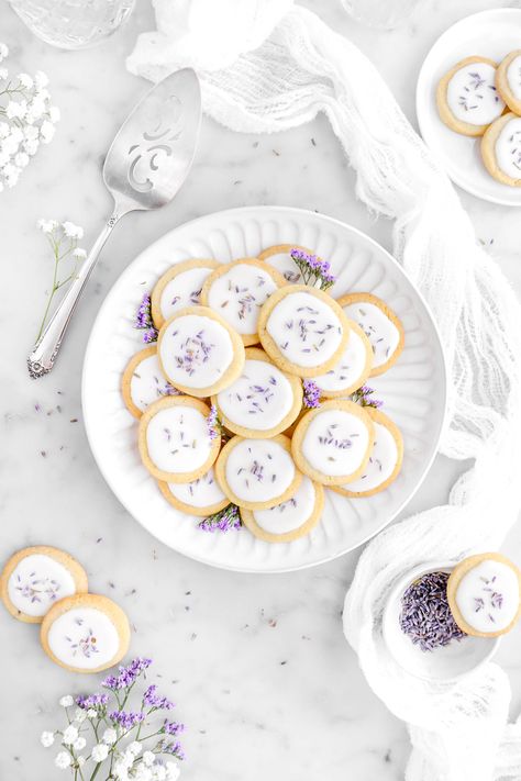 Lavender Shortbread Cookies, Lavender Shortbread, Lavender Cookies, Lavender Sugar, Lavender Ice Cream, Easy To Make Cookies, Bakers Table, Lavender Recipes, Spring Baking