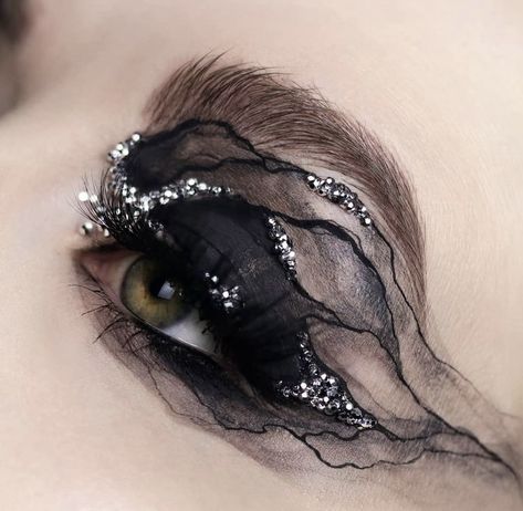 Black Eye Makeup, Vampire Bride, Eye Makeup Pictures, Eye Makeup Designs, Dope Makeup, Mermaid Makeup, Edgy Makeup, Fancy Makeup, Creative Eye Makeup