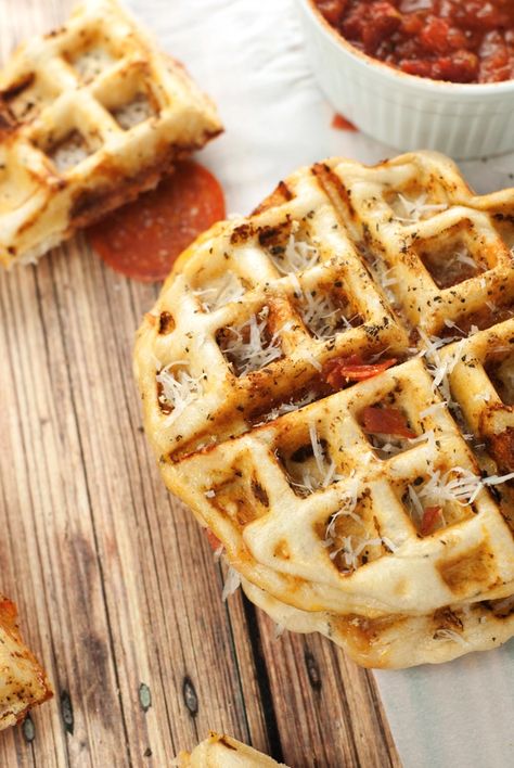 Stuffed Waffles, Pizza Waffles, Waffle Iron Recipes, Waffle Maker Recipes, Simple Pantry, Waffles Maker, Waffle Iron, Waffle Recipes, Waffle Maker