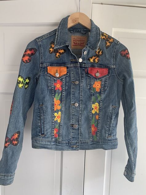 One Of A Kind Levi’s Hand Painted Artisan Jean Jacket Butterfly Floral Sz S | eBay Upcycle Jean Jacket, Patchwork Jean Jacket, Jackets Design, Snippet Roll, Hippie Jeans, Denim Clothes, Painted Clothing, Custom Denim Jacket, Hand Painted Denim Jacket